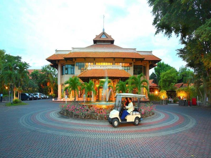 Hotel Equator Surabaya Exterior foto